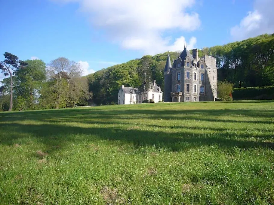 Chateau Au Bord De La Mer Carantec